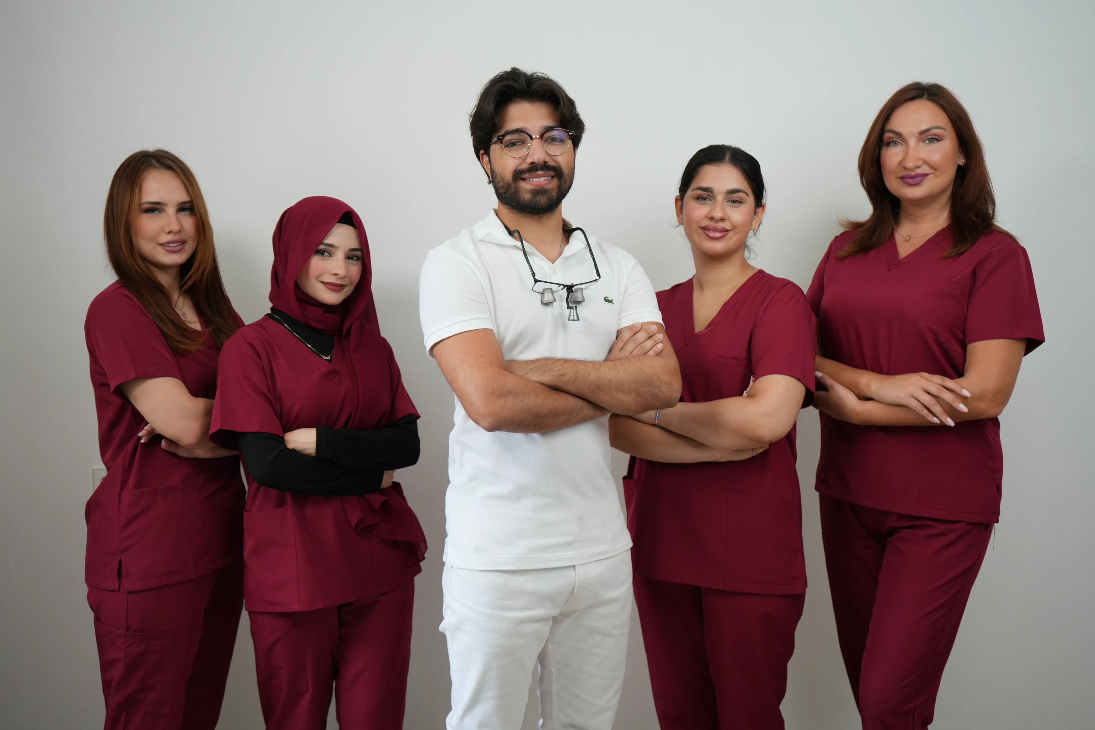 Das Team der Zahnarztpraxis Dehkordy